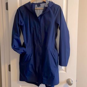 Lulu Blue size 10 raincoat with doublezip w hood and drawstrings at hood & waist